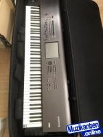Korg Kronos 88 notes met Tas en PinkFloyd sound set.