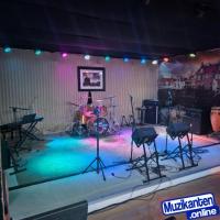 Beschikbaar 2 ruime ruimtes